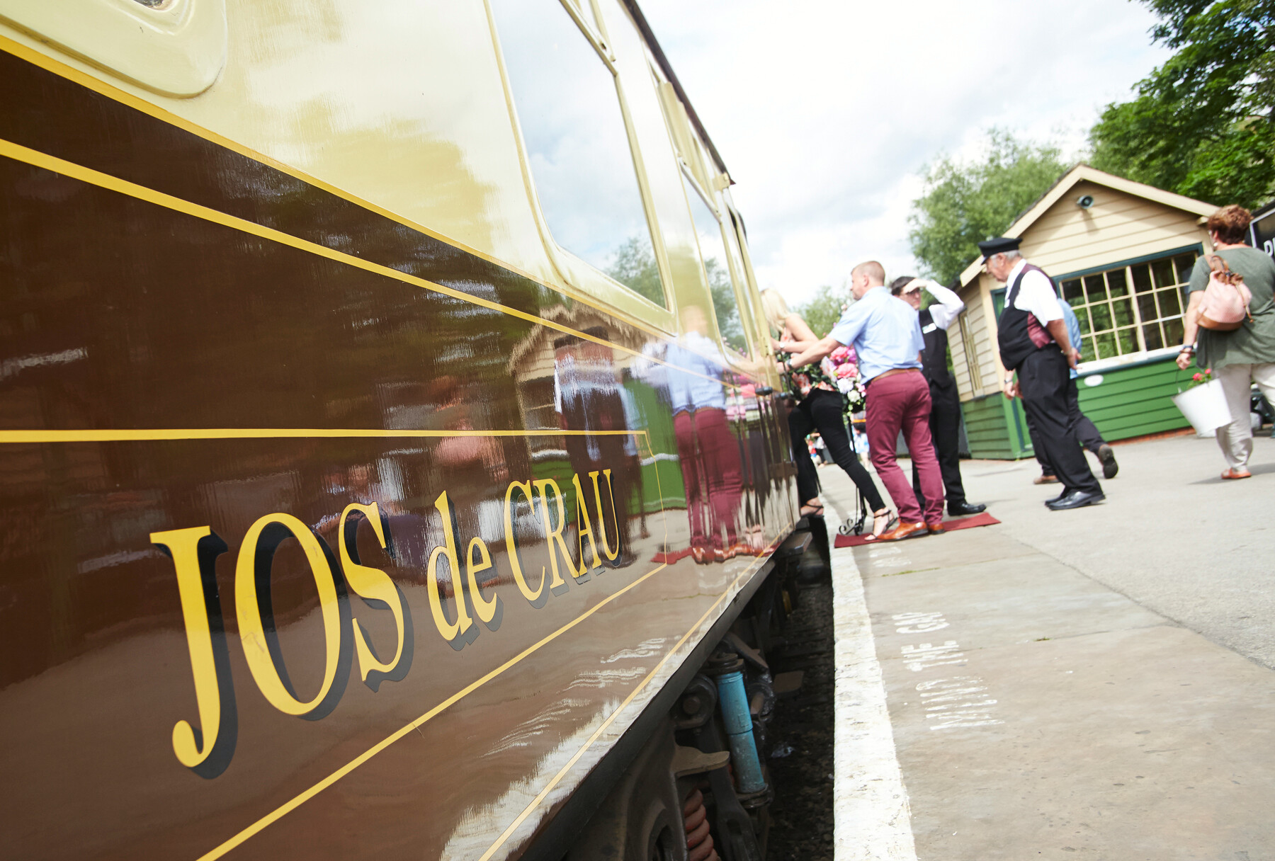 An exterior photograph of the North Yorkshire Pullman Dining carriage Jos de Crau.