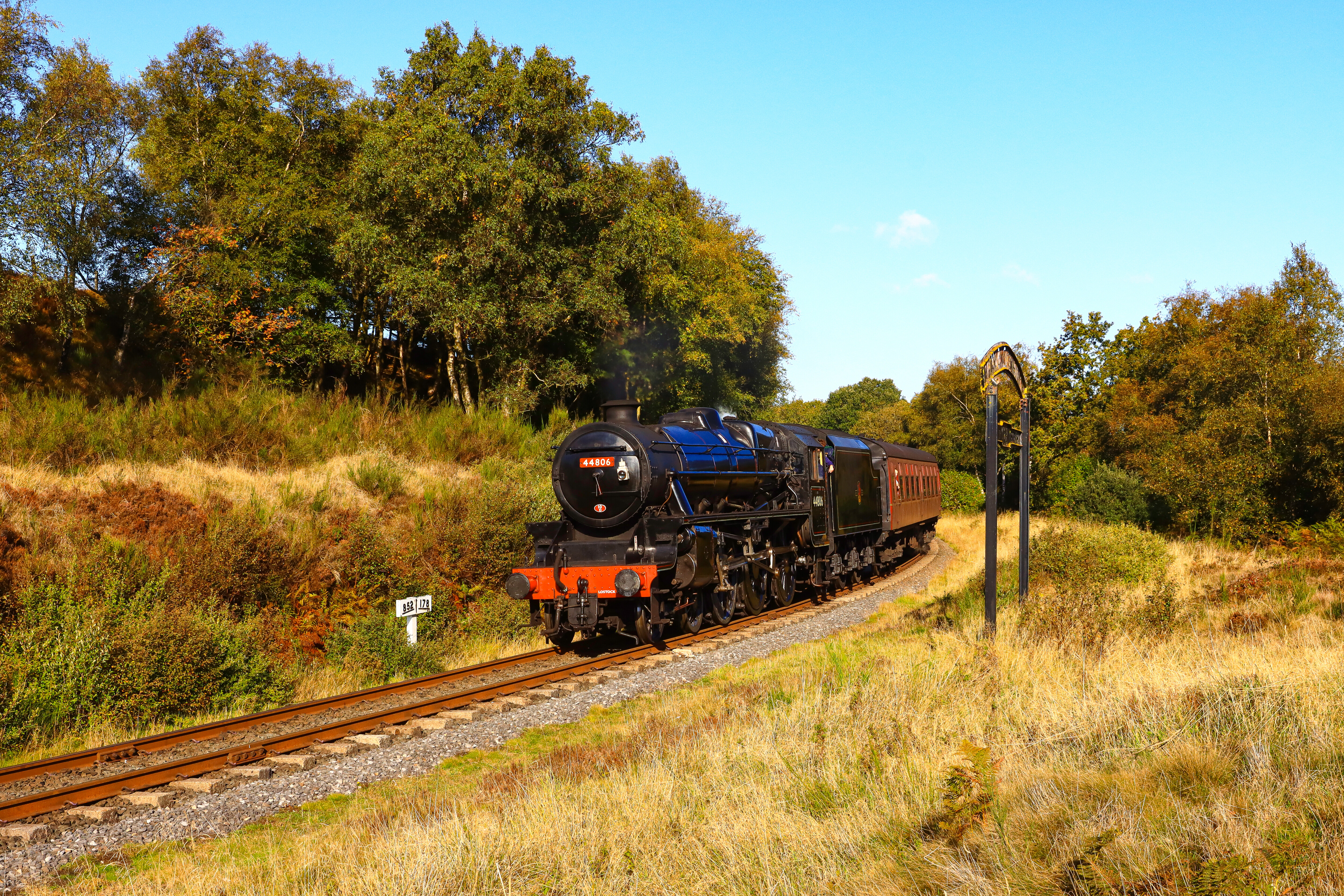 44806 at summit sign