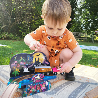 Child With Wooden Spooky Track