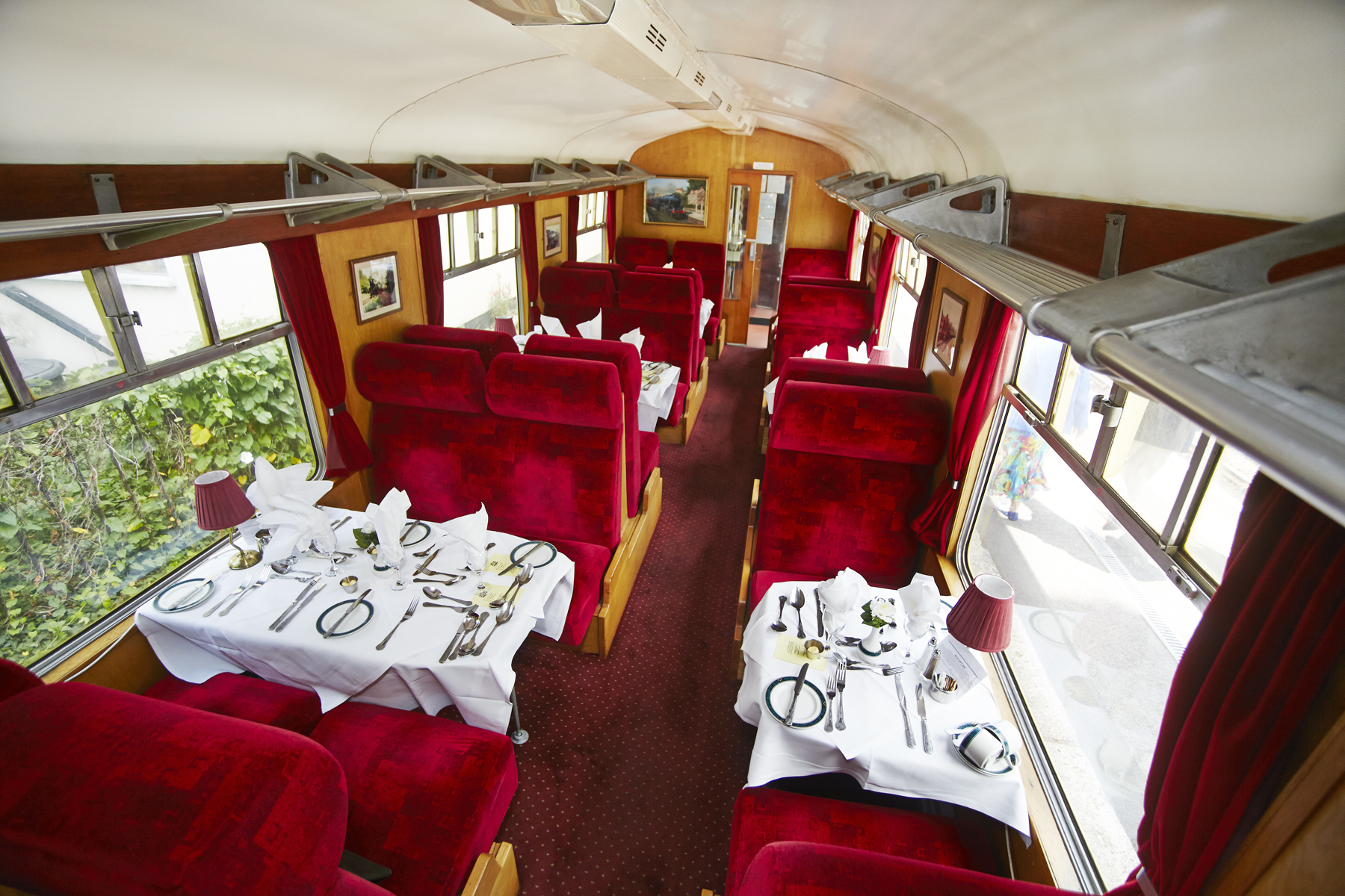 Built in Swindon 1961, this carriage operated on the West Coast Main Line, it was bought by Jos de Crau and came here in 1983.