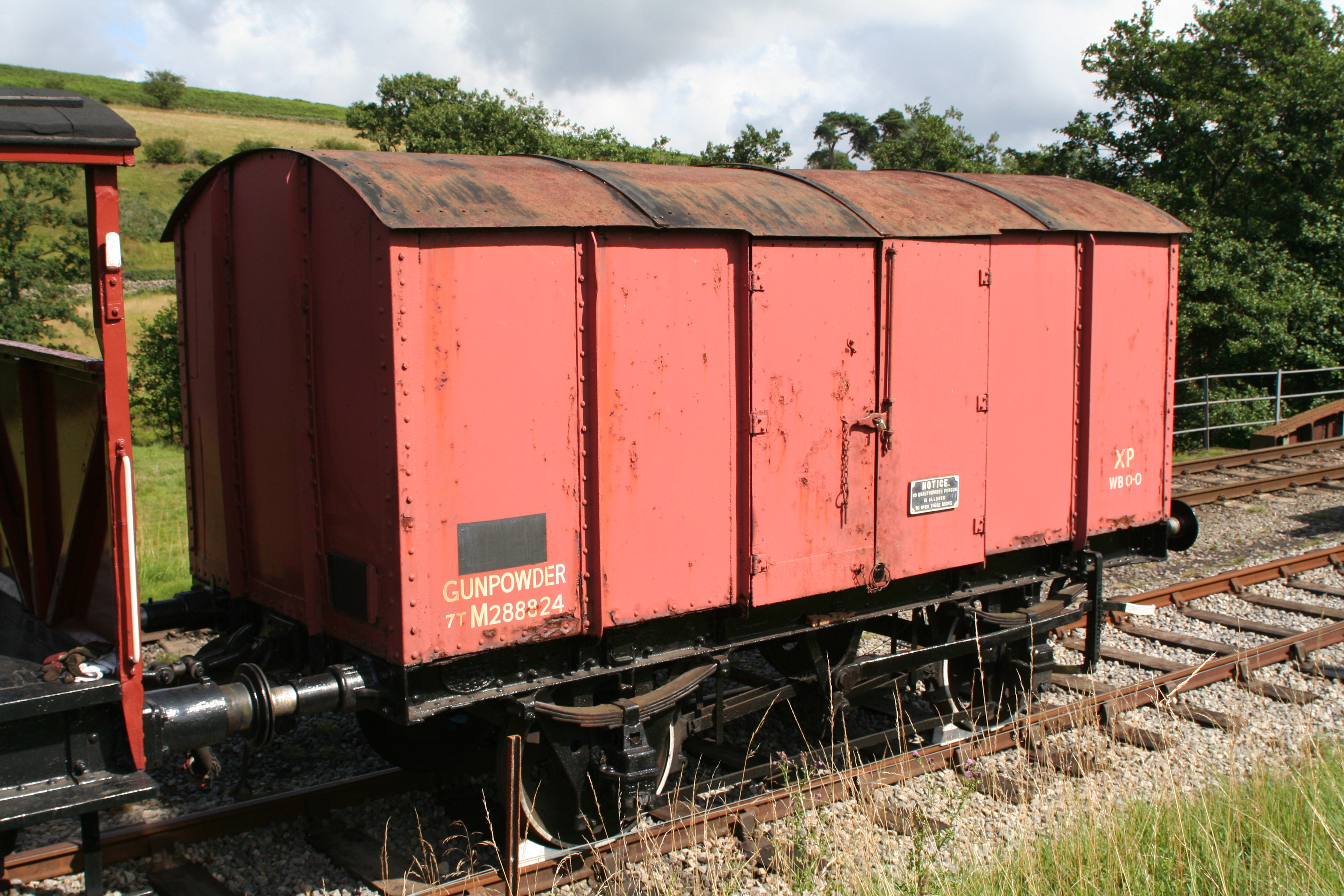 W 7T Gunpower Van M 288824